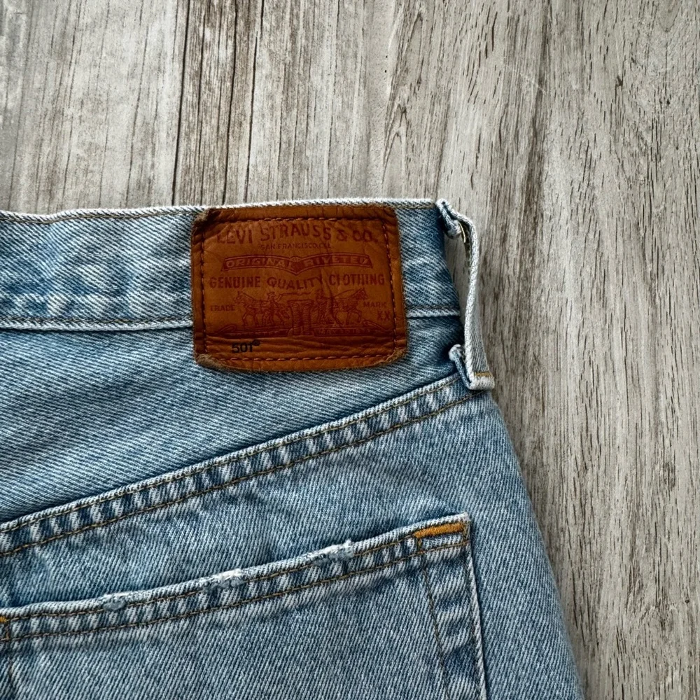 Levi's Taille Haute Line 501 High Waist Ripped Cutoff Denim Shorts Size 28